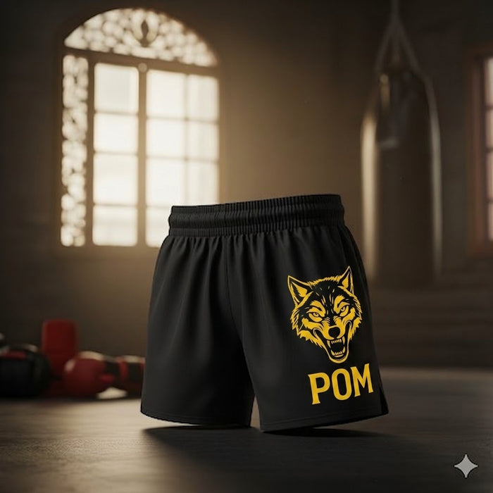 P.O.M Muay Thai Shorts Wolf Edition – Schwarz mit goldenem Wolf-Kopf und POM-Logo