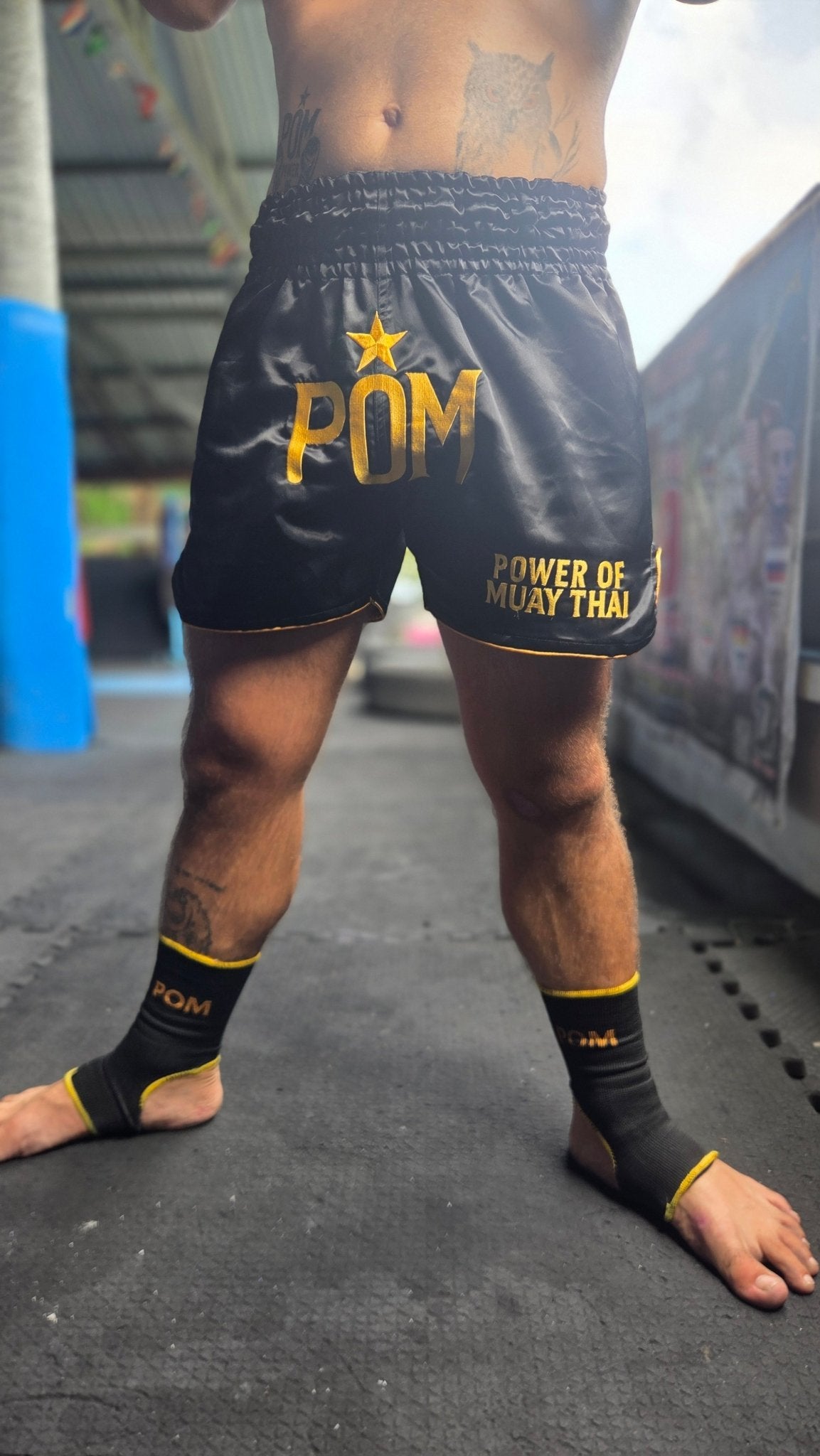 P.O.M Muay Thai Shorts – Schwarz/Gold - P.O.M