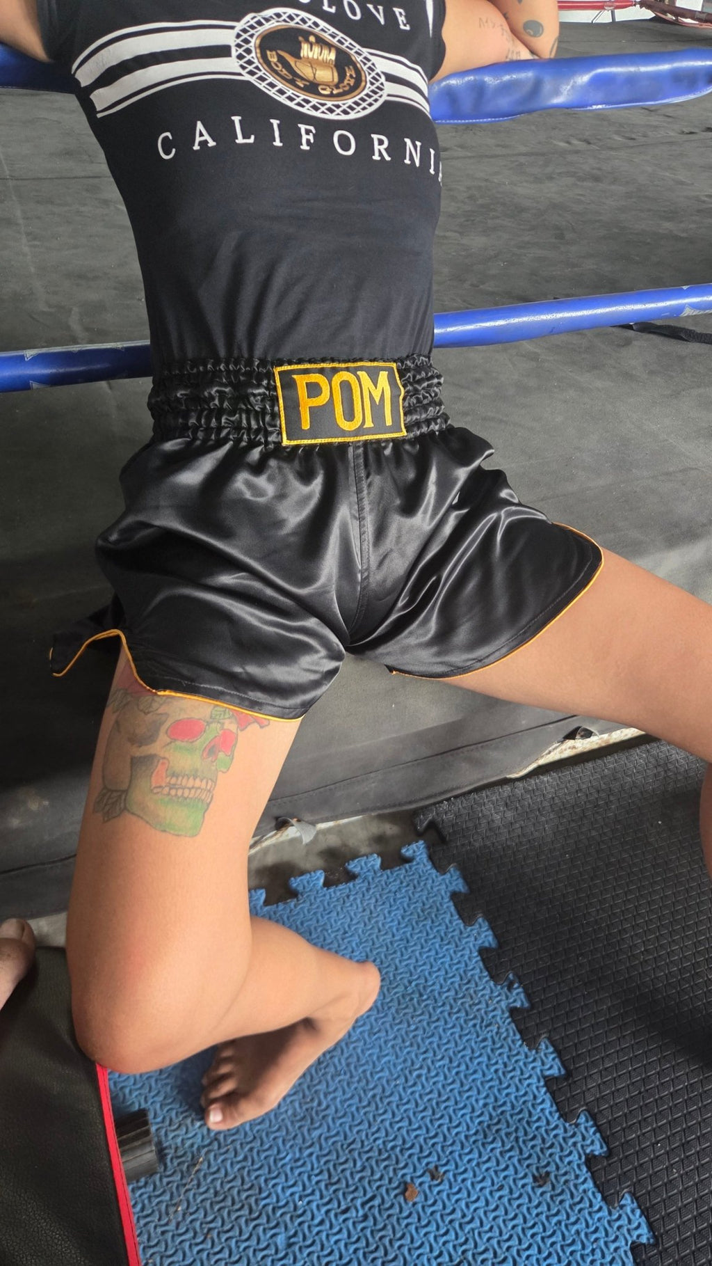 P.O.M Muay Thai Shorts – Schwarz/Gold - P.O.M