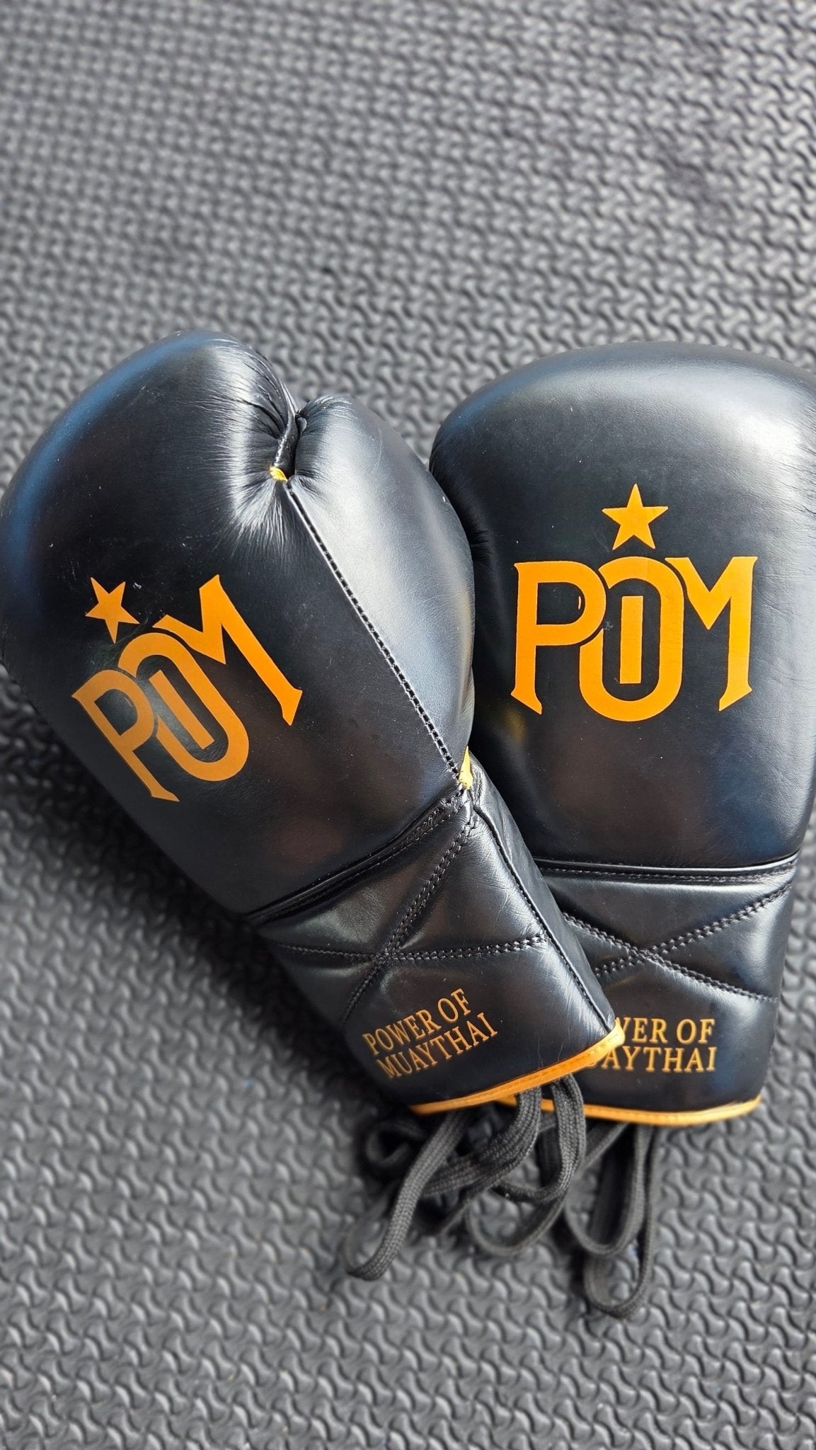 P.O.M Premium Echtleder Boxhandschuhe – Schwarz/Gold (Schnürung) - P.O.M