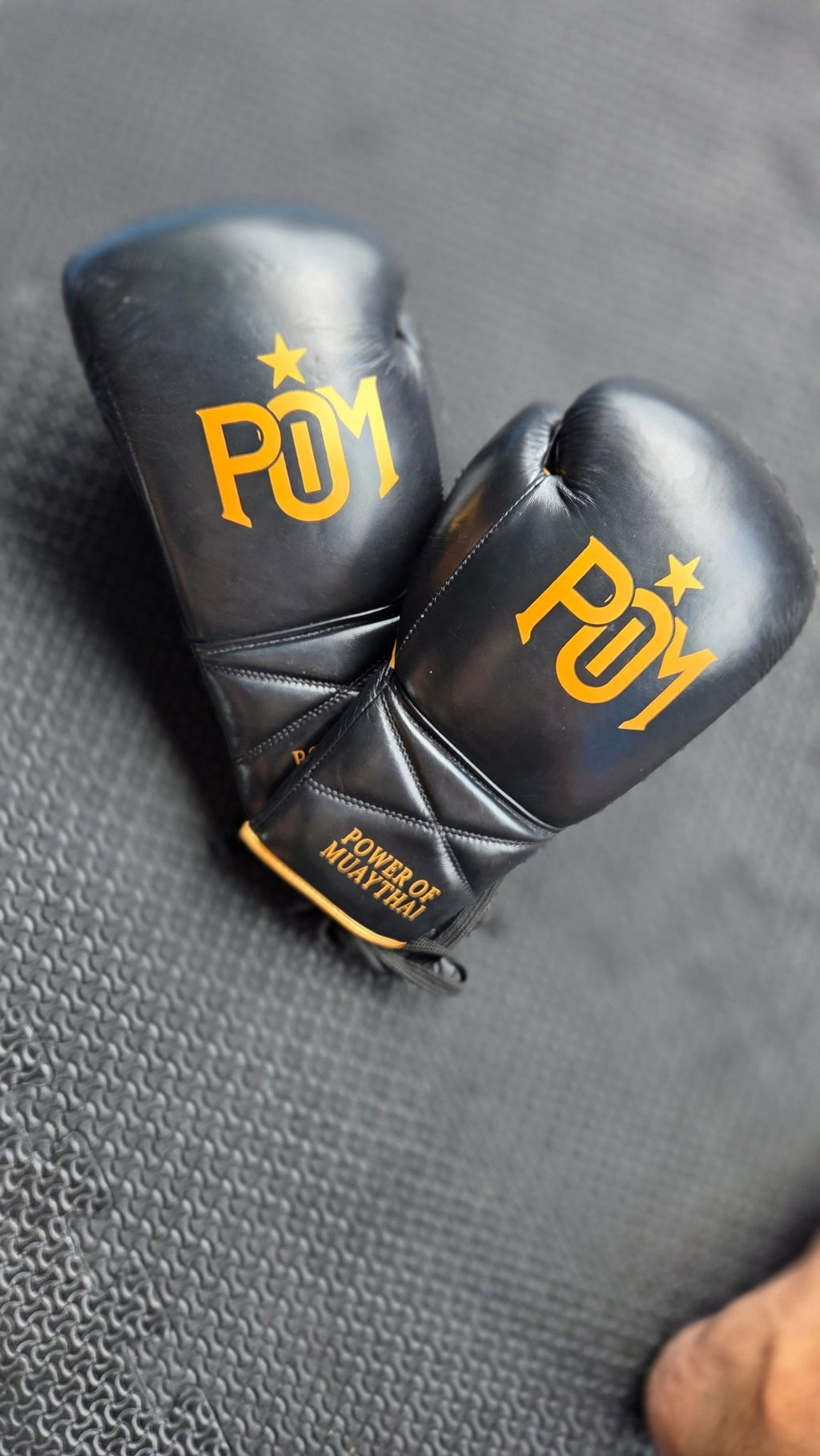P.O.M Premium Echtleder Boxhandschuhe – Schwarz/Gold (Schnürung) - P.O.M