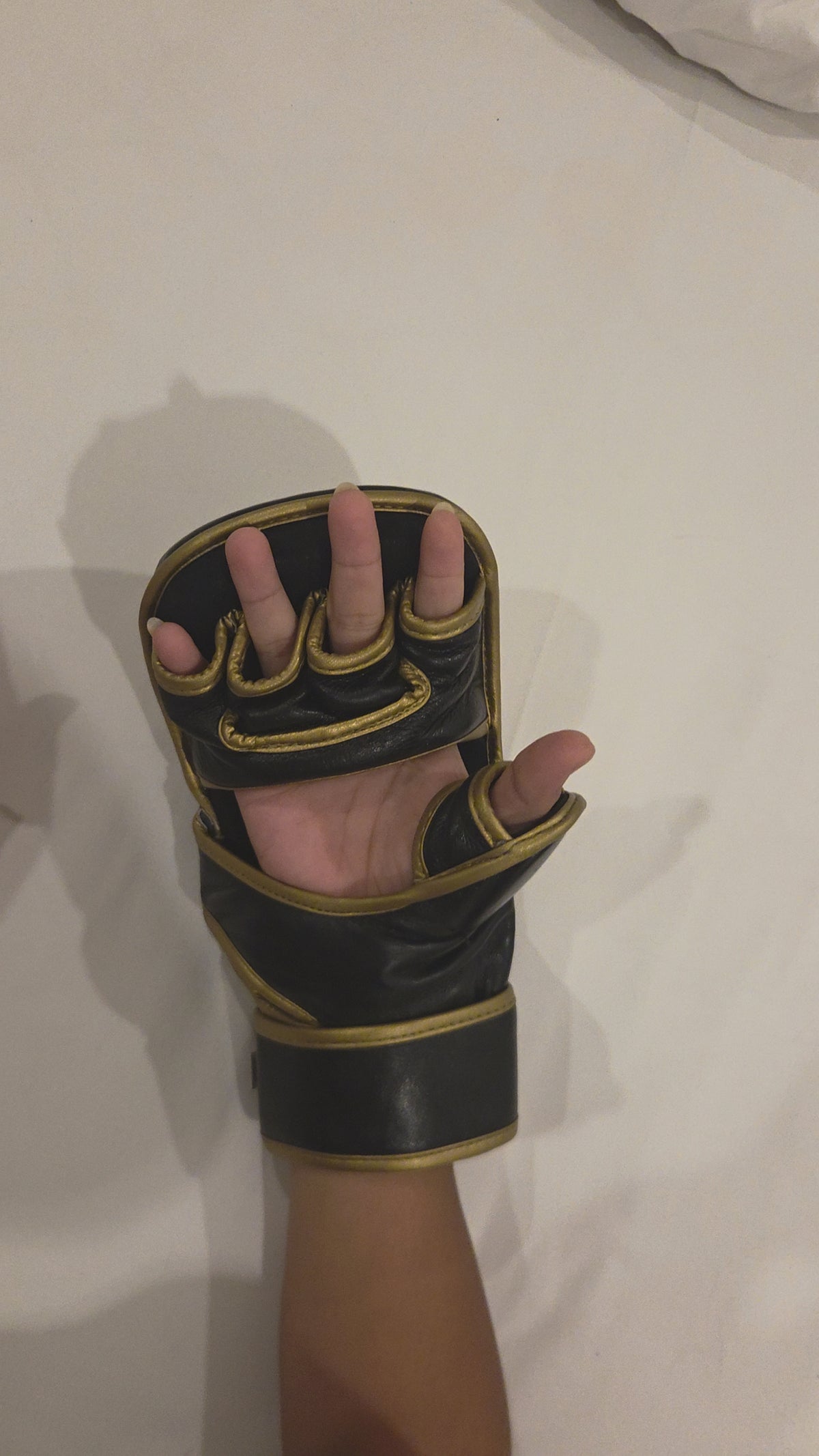 P.O.M MMA Sparringshandschuhe Echtleder – Schwarz/Gold